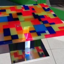 Tavolo realizzato in TRESPEX Mosaic Trasparente Monosabbiato 1