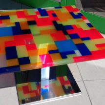 Tavolo realizzato in TRESPEX Mosaic Trasparente Monosabbiato 1