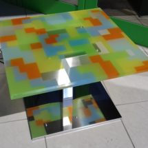 Tavolo realizzato in TRESPEX Mosaic Trasparente Monosabbiato